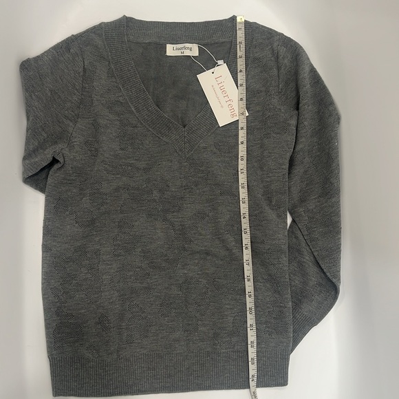 Luxeire Gray V-Neck Sweater NWT size M - Picture 6 of 7